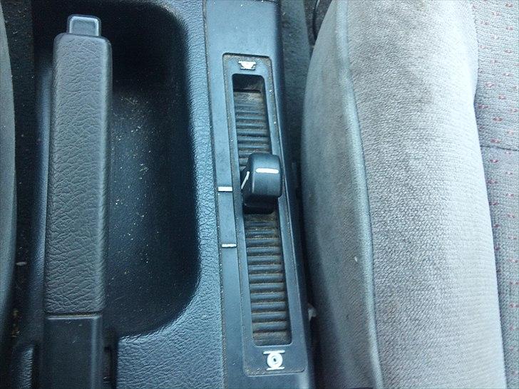 Citroën xantia (solgt) - justeringshåndtag til højden af undervognen billede 9