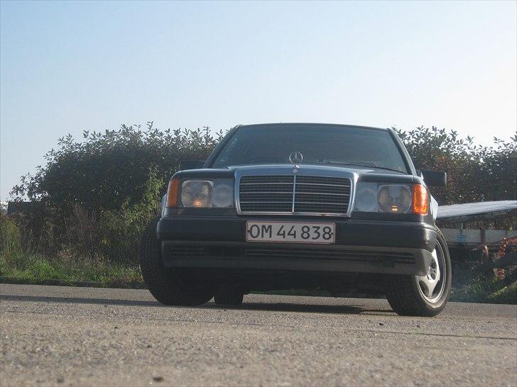 Mercedes Benz 300 D  W124 "solgt" billede 1
