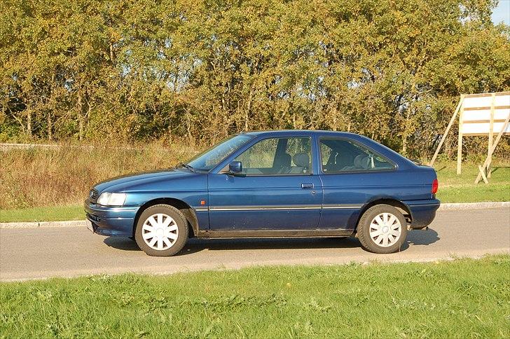 Ford Escort 1.6 CLX solgt billede 3