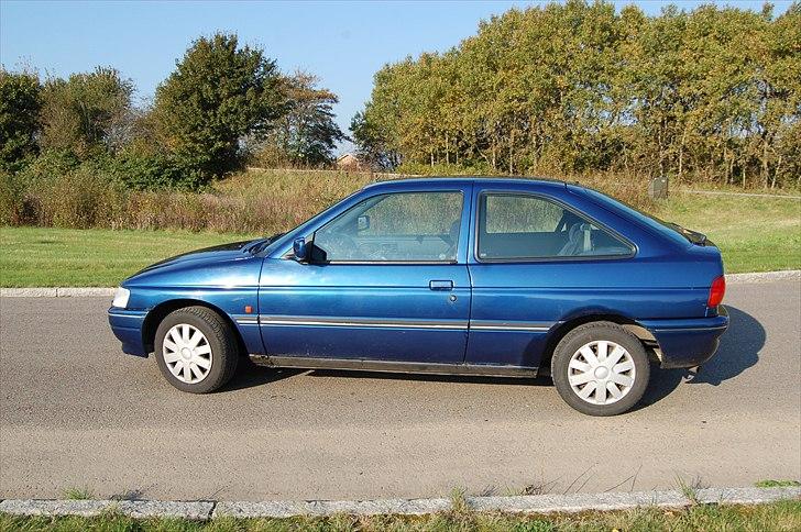 Ford Escort 1.6 CLX solgt billede 9