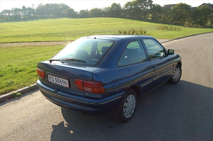 Ford Escort 1.6 CLX solgt billede 11