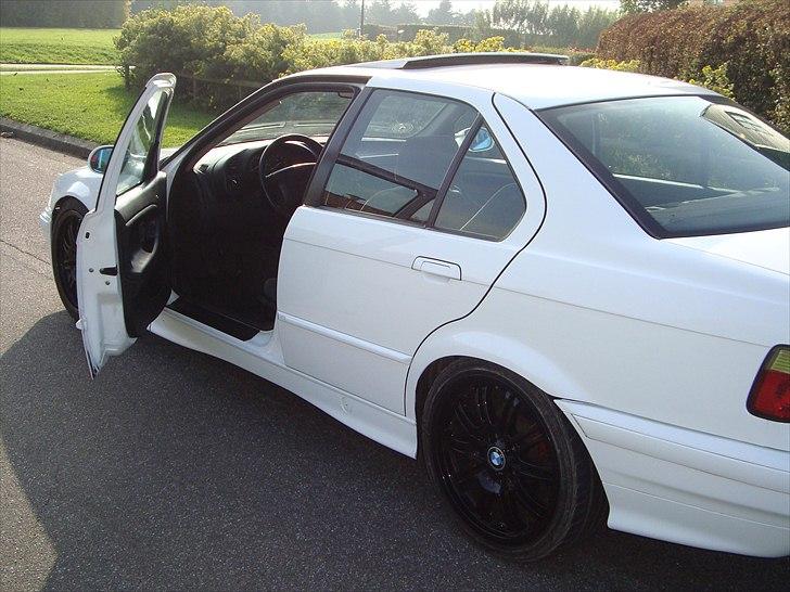 BMW e36 320i vanos. SOLGT billede 1