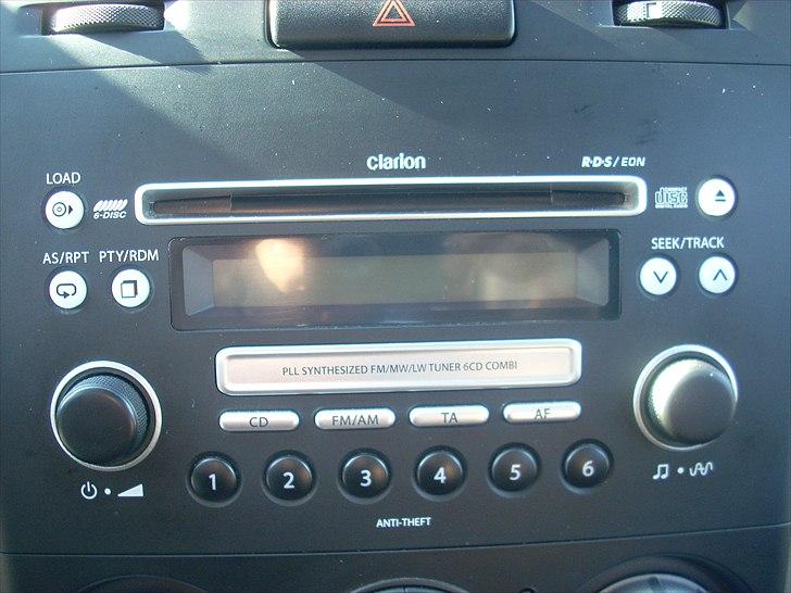 Suzuki Grand Vitara 2.0 GLX - Original Clarion Headunit m. 6-disk CD-changer billede 15