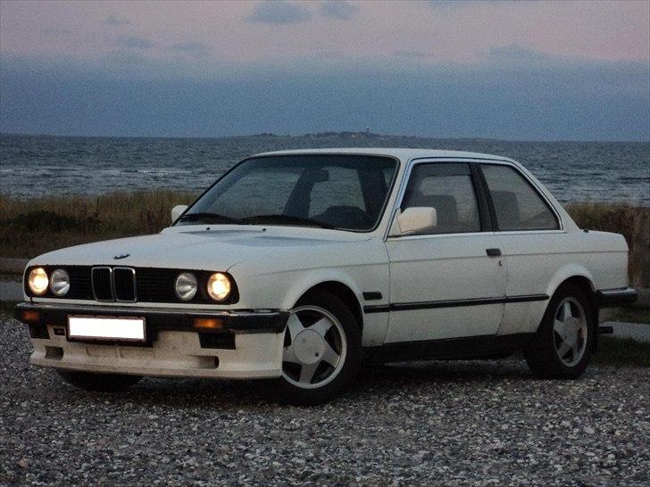 BMW E30 318i billede 1
