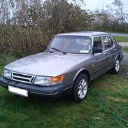 Saab 900i