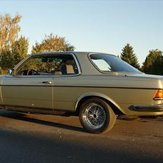 Mercedes Benz 230CE COUPE SERIE 123