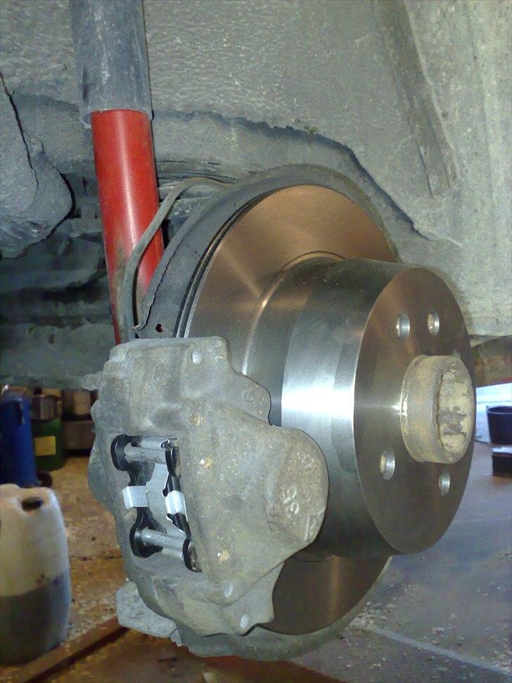 Opel Vectra 2.0 16v CDX - Ja, nye bag bremser skal der jo os til en gang imellem billede 11