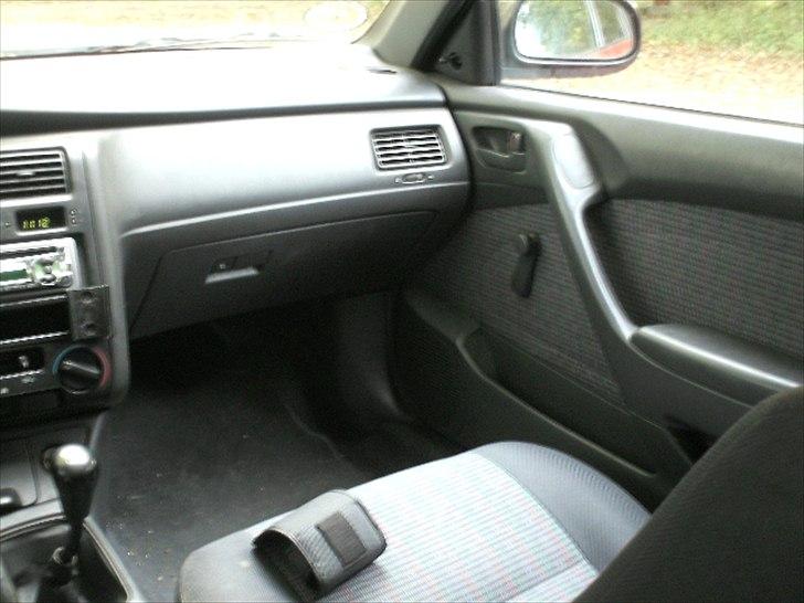 Toyota Carina e solgt billede 9