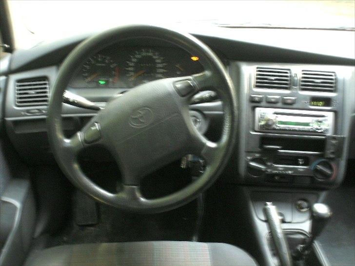 Toyota Carina e solgt billede 10