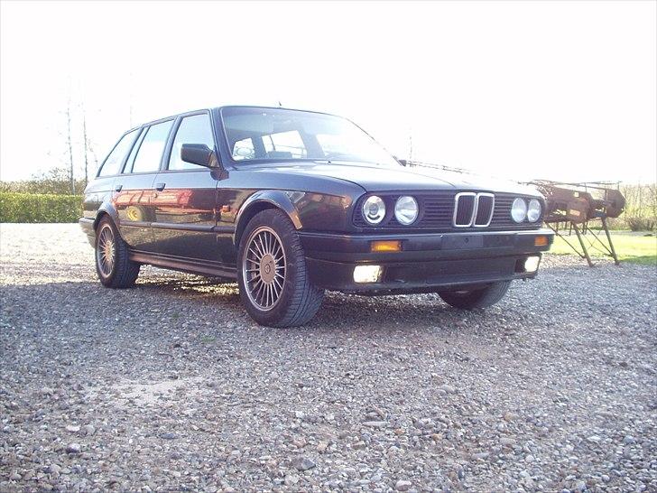BMW E30 320i Touring - SOLGT billede 2
