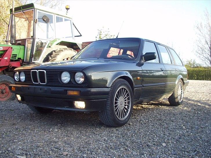 BMW E30 320i Touring - SOLGT billede 3
