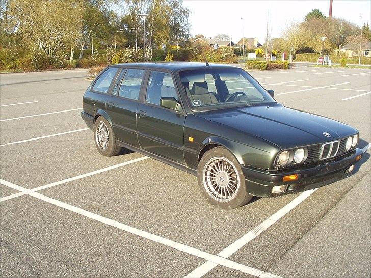 BMW E30 320i Touring - SOLGT billede 4