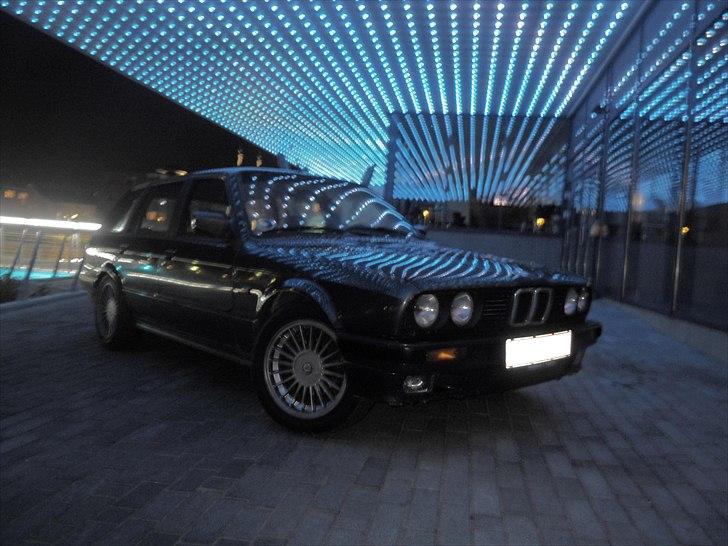 BMW E30 320i Touring - SOLGT billede 15