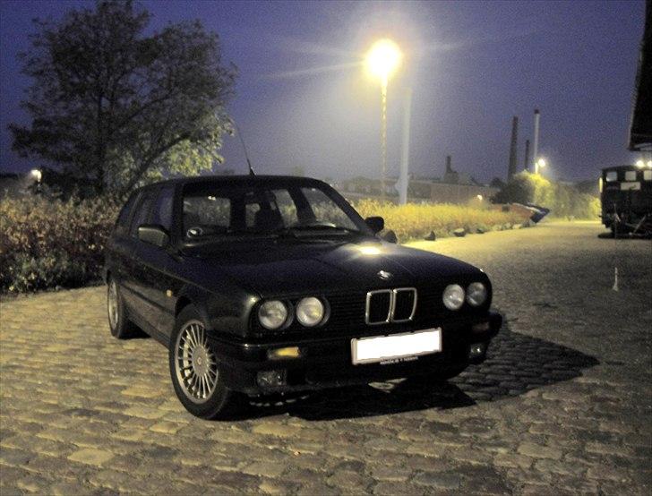 BMW E30 320i Touring - SOLGT billede 17
