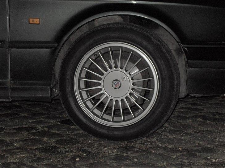 BMW E30 320i Touring - SOLGT billede 18