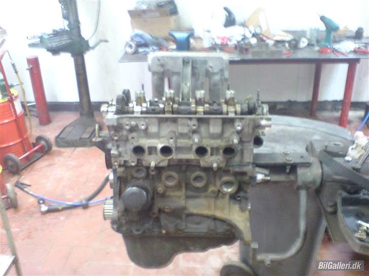 Toyota Corolla EE90 1,3 turbo - Da motoren var ved at blive samlet billede 7