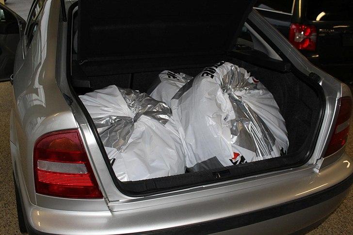 Skoda Octavia 2,0 SLX - Vinterfælge med nye dæk i bagagerummet billede 6