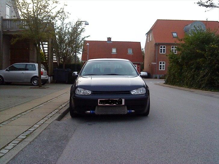 VW Golf 4 GTI --SOLGT-- - Fronten domineres af IC´en fra Nordic turbo. Har overvejet R32 forkofanger, men synes den bliver for lav. billede 3