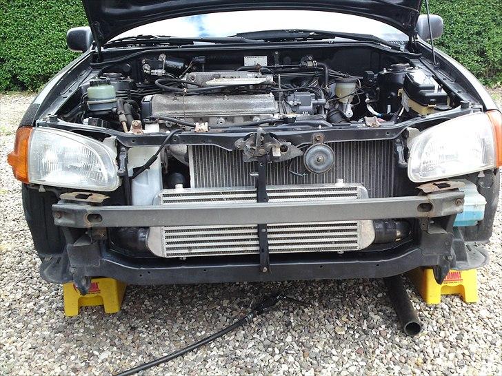 Toyota Starlet - Prøvemontering af intercooler, den er nu blevet malet sort billede 13