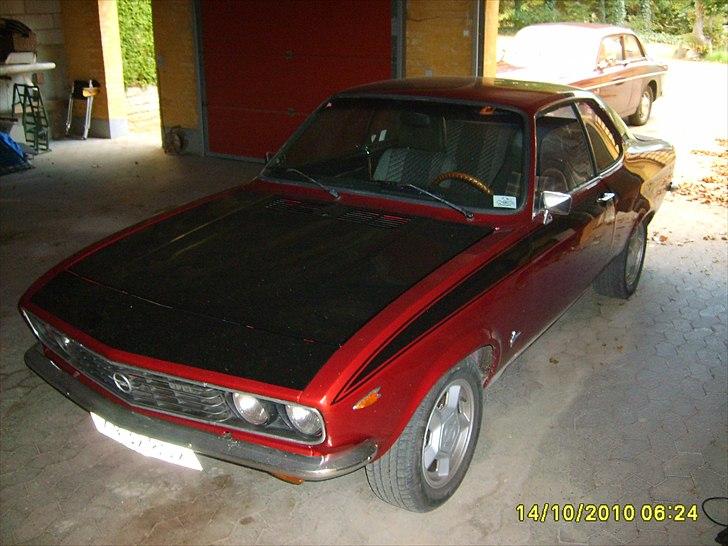Opel Manta A - Selv om den er møg beskidt og dårlig sted at tage foto, måtte jeg lige have nogle billeder af hvordan den ser ud efter den er nymalet..  billede 19