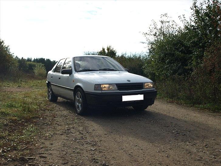 Opel Vectra 2,0i (TOTALSKADET) billede 1