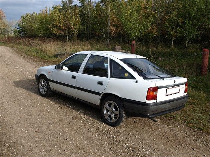 Opel Vectra 2,0i (TOTALSKADET) billede 4