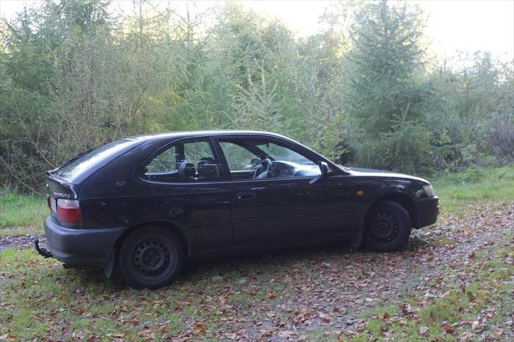 Toyota Corolla 1,6 XLI  (solgt) billede 4