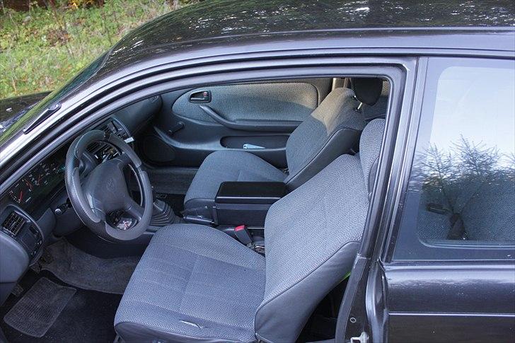 Toyota Corolla 1,6 XLI  (solgt) billede 14