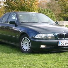 BMW e39 528i 