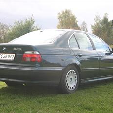BMW e39 528i 