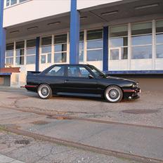 BMW M3 E30 CARBON (SOLGT)