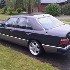 Mercedes Benz E300 24V xXSOLGTXx