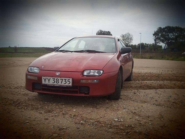 Mazda 323f ba (Solgt) billede 4