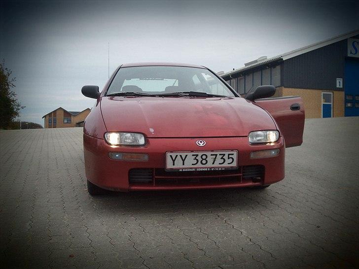 Mazda 323f ba (Solgt) billede 9