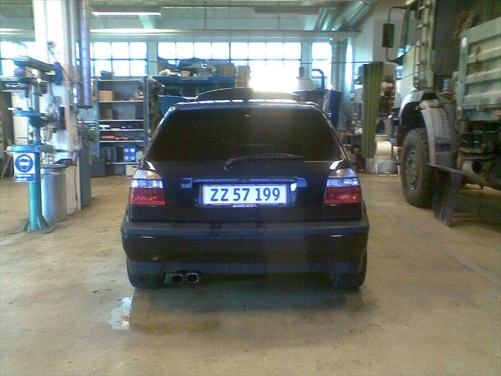 VW Golf 3 Vr6 Solgt - Så kom er lidt solfilm i bilen billede 9