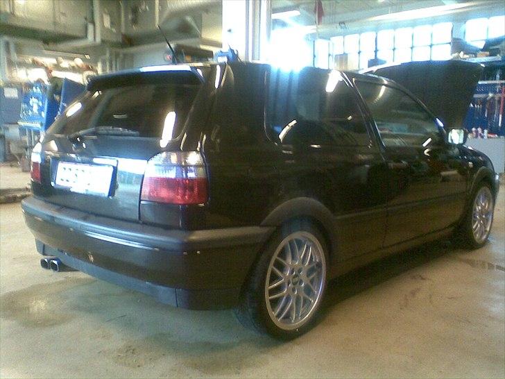 VW Golf 3 Vr6 Solgt - Så kom er lidt solfilm i bilen billede 10