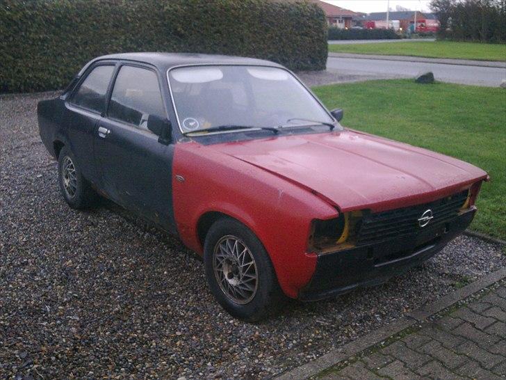 Opel kadett c "solgt" - ny forskæm og hjelm billede 7