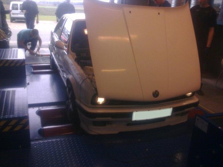 BMW 320i / 325i E30 - 171,6 HK. ikke tabt meget på 21 år :p billede 3