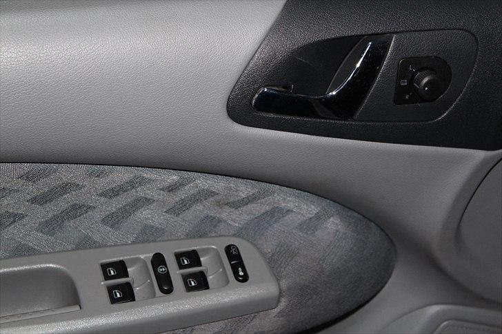 Skoda Octavia 2,0 SLX - 4 elruder, låsning af døre indefra og elektrisk justering af spejlene (med varme) billede 13