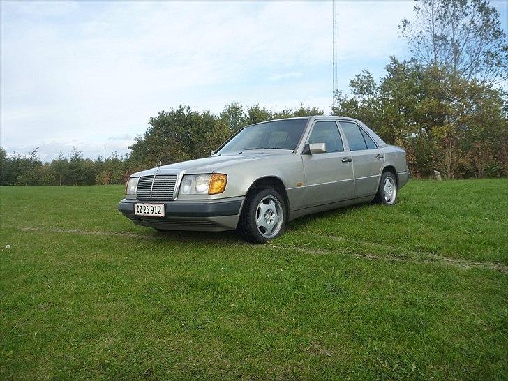 Mercedes Benz 250D billede 1