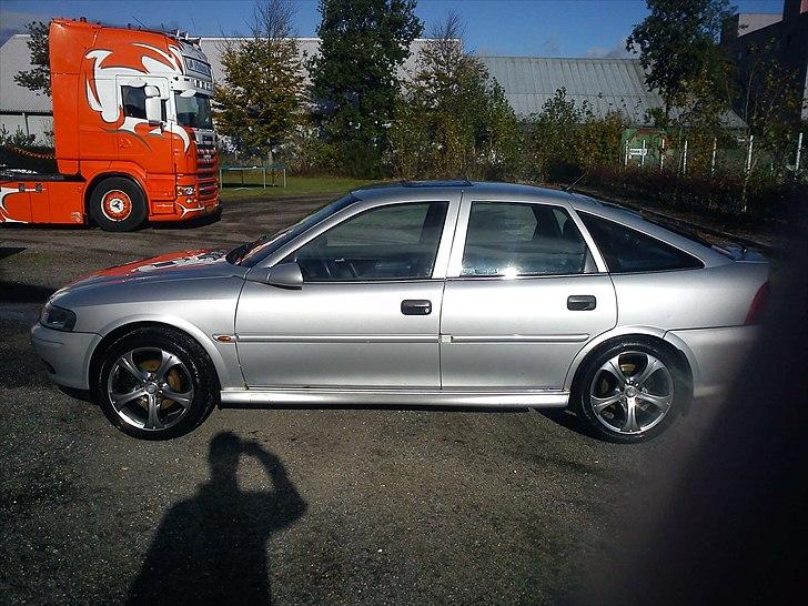 Opel Vectra B  1,8 16v  SOLGT billede 1