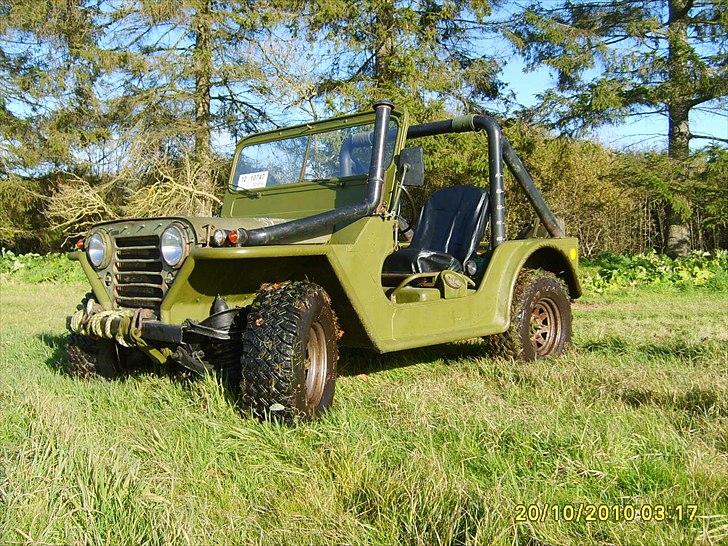 Jeep M151 A1 4x4 SOLGT - Uha, meget lidt mudder, men jeg fandt det.. Skulle jo fejers at den er synet, så en tur i et mudderhul.. billede 4