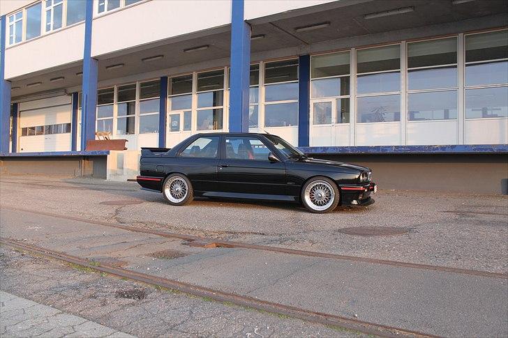 BMW M3 E30 CARBON (SOLGT) billede 3