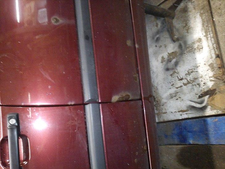 VW Vento - Lidt rust ved dørene, næsten os det eneste. billede 6