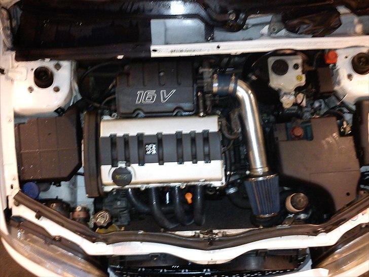 Peugeot 106 GTI / S16 *Solgt* - Maskinrummet billede 9