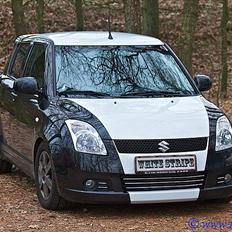 Suzuki swift >white stripes<