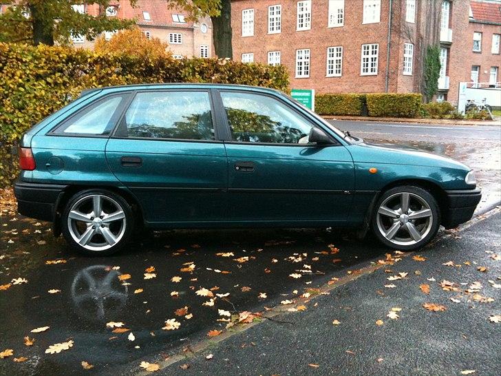 Opel Astra 1.6i SOLGT! billede 1