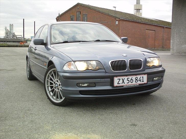 BMW 320 i billede 3