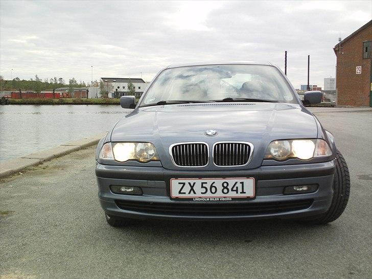 BMW 320 i billede 4