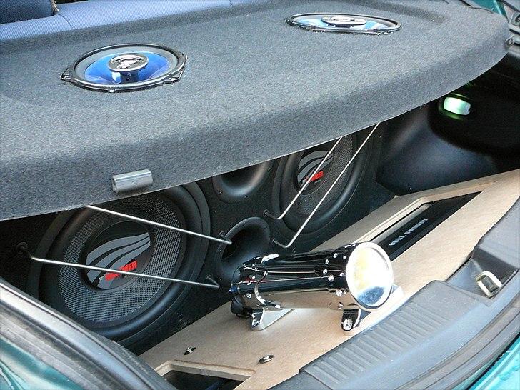 Mazda 323F 1.8 16V - SOLGT billede 3